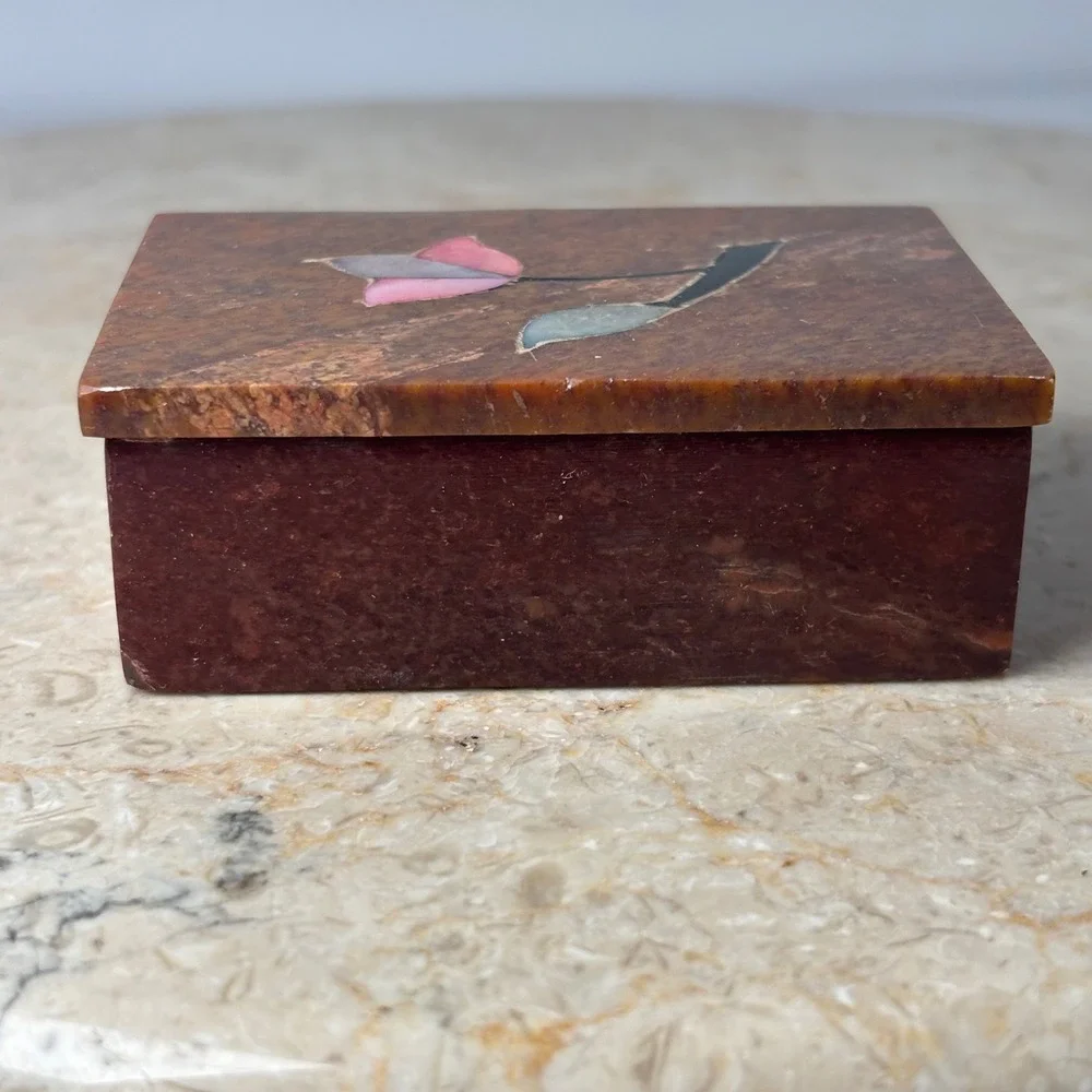 The Upper Peninsula Candle Co‎ Thimbleberry Candle Small Red Stone Inlay Box